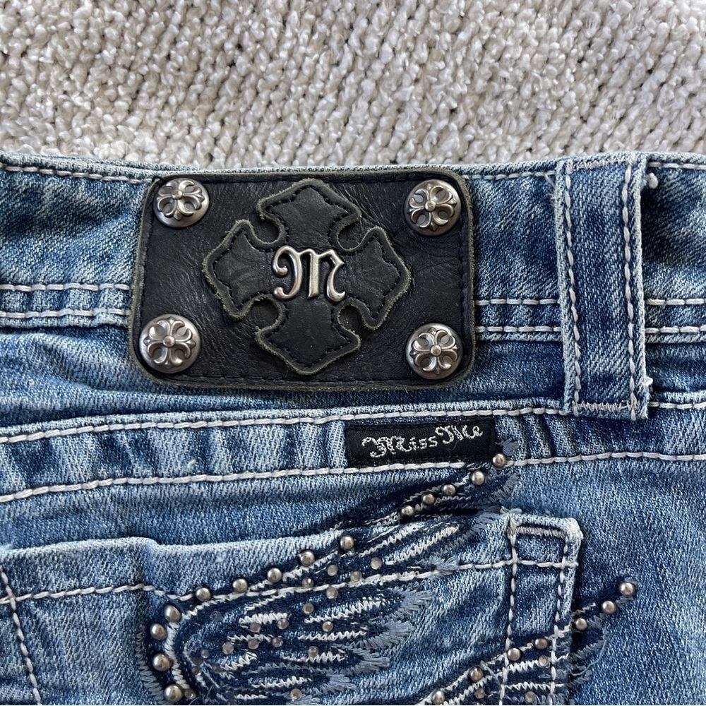 Miss Me Capri Jeans with embellished Wings Size 31 - Picture 3 of 11